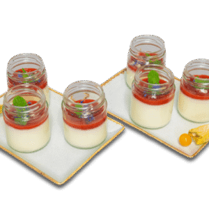 Waniliowa panna cotta z musem truskawkowym- monoporcja bankietowa 2025