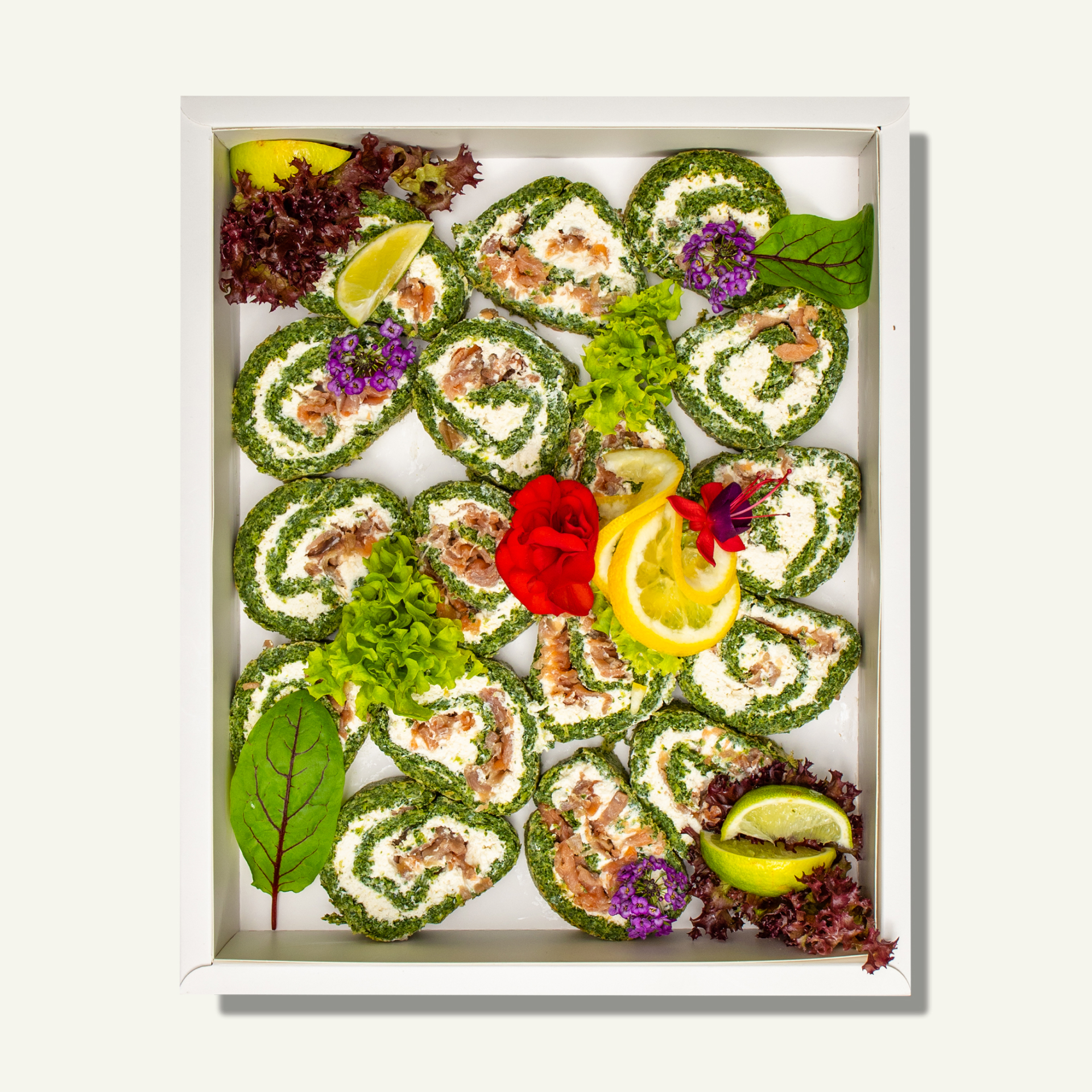 Rolada Szpinakowa z Wędzonym Łososiem – 1 kg - obrazek 2