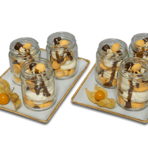 Tiramisu w słoiczku z mini biszkoptami i mascarpone – monoporcje bankietowe Cynamon Catering Łódź