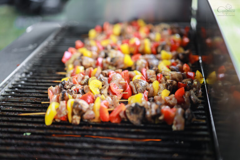 Grillowane przekąski eventowe – catering plenerowy Cynamon Catering.